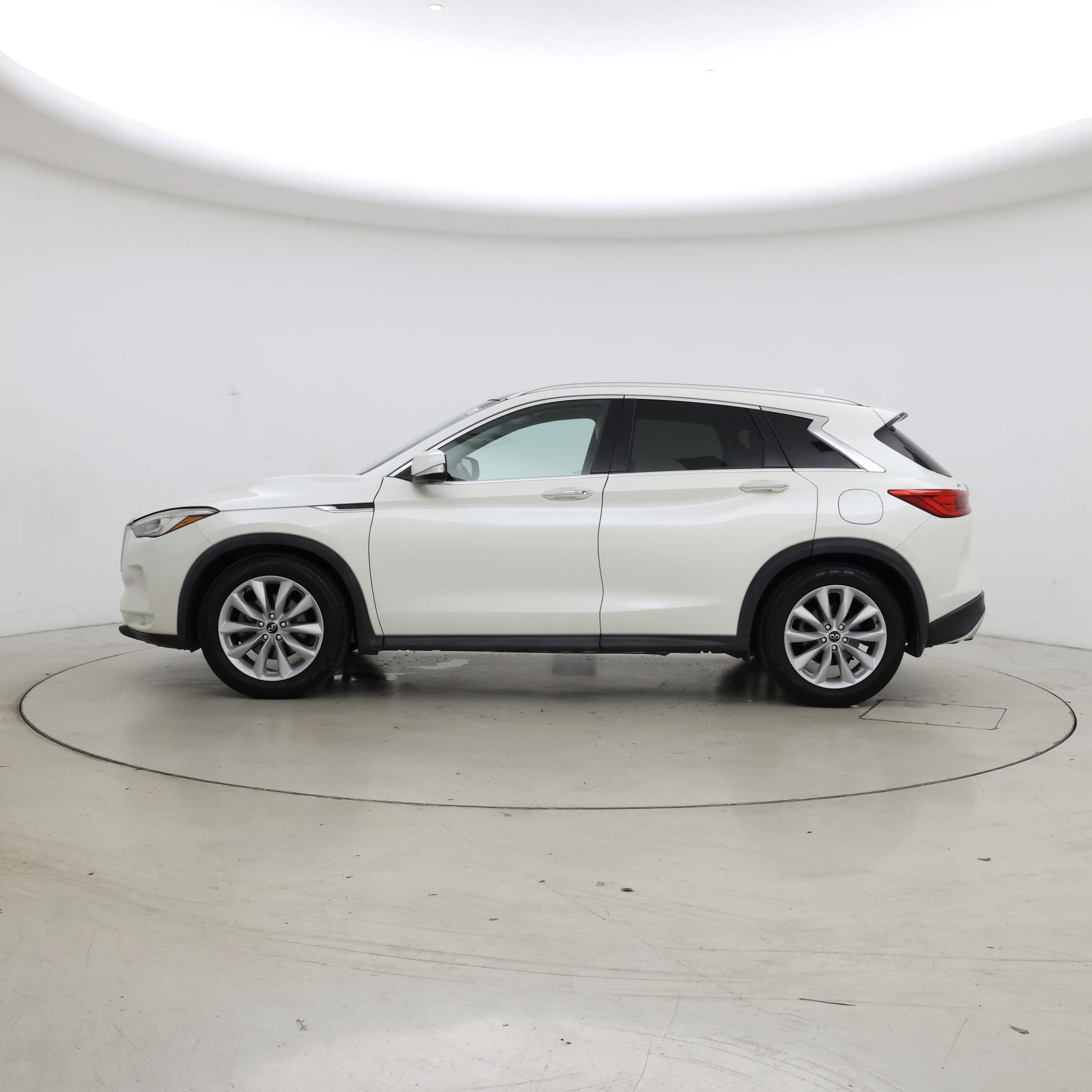 Thumbnail: 2019 INFINITI QX50 - 3
