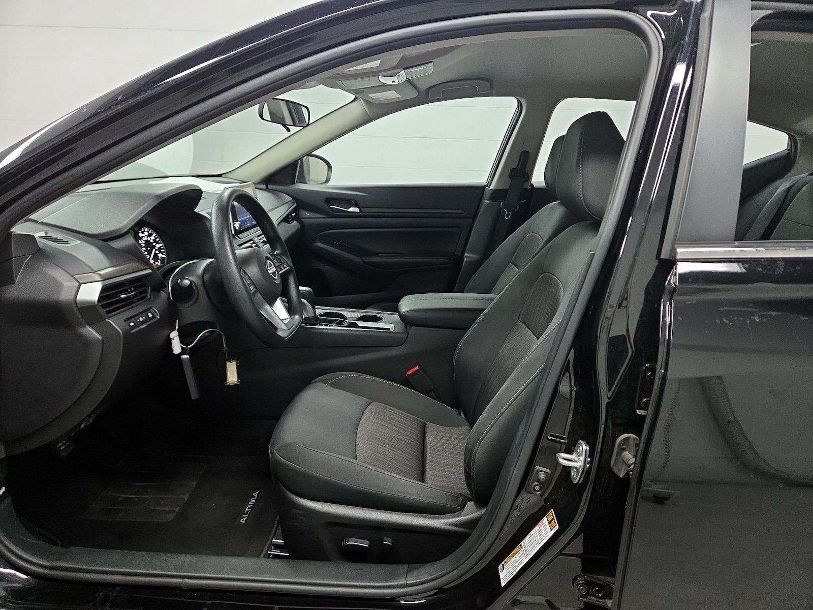 2025 Nissan Altima SV - Photo 10