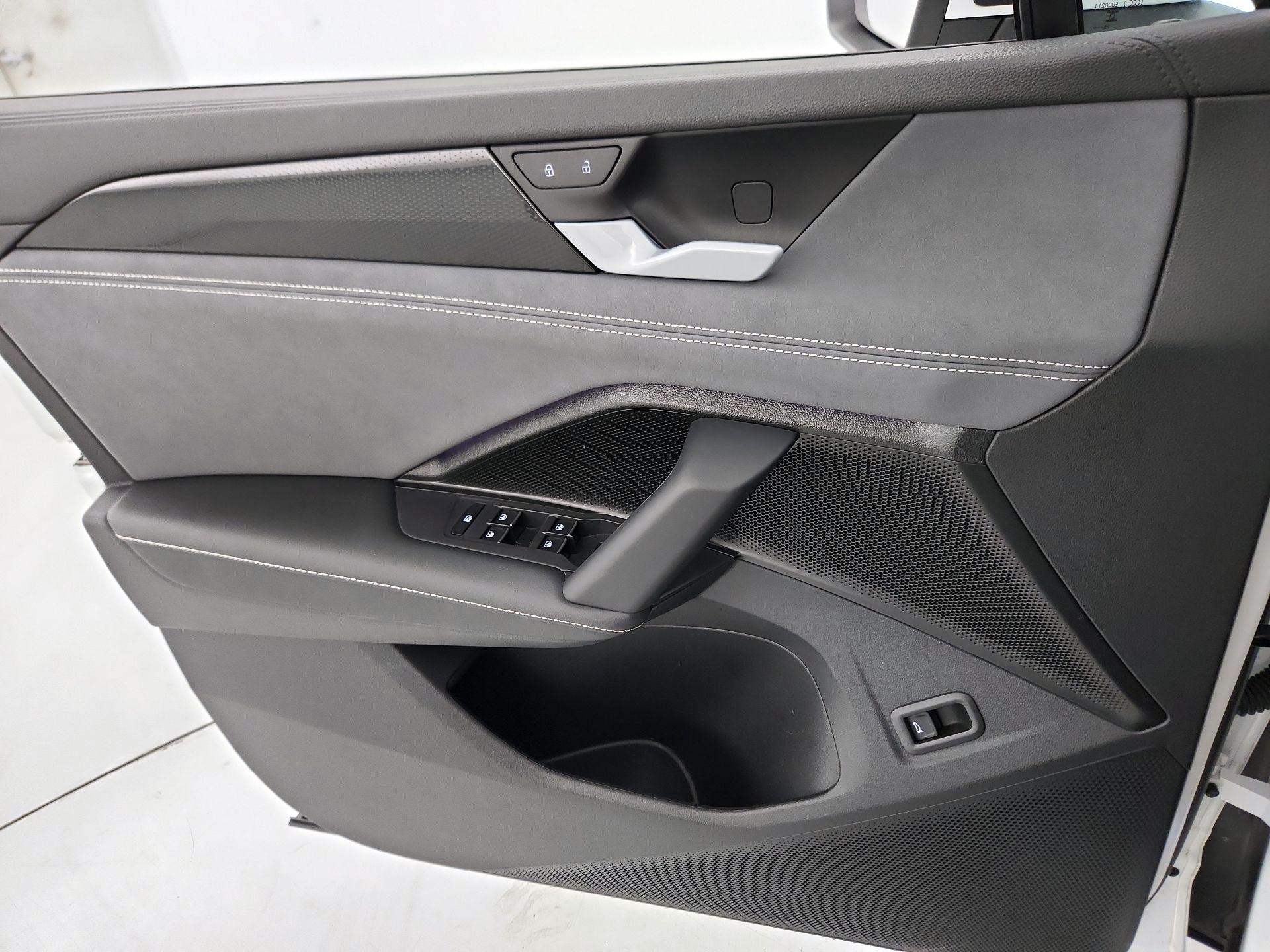 Thumbnail: 2026 Volkswagen Tiguan - 12