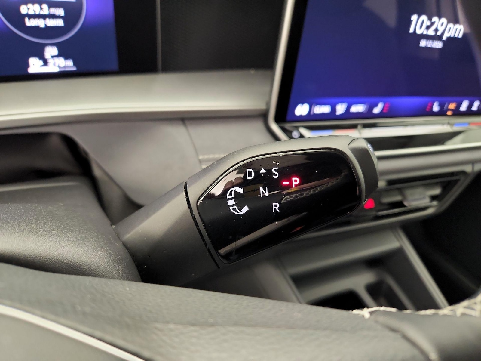 2026 Volkswagen Tiguan SE - Photo 18