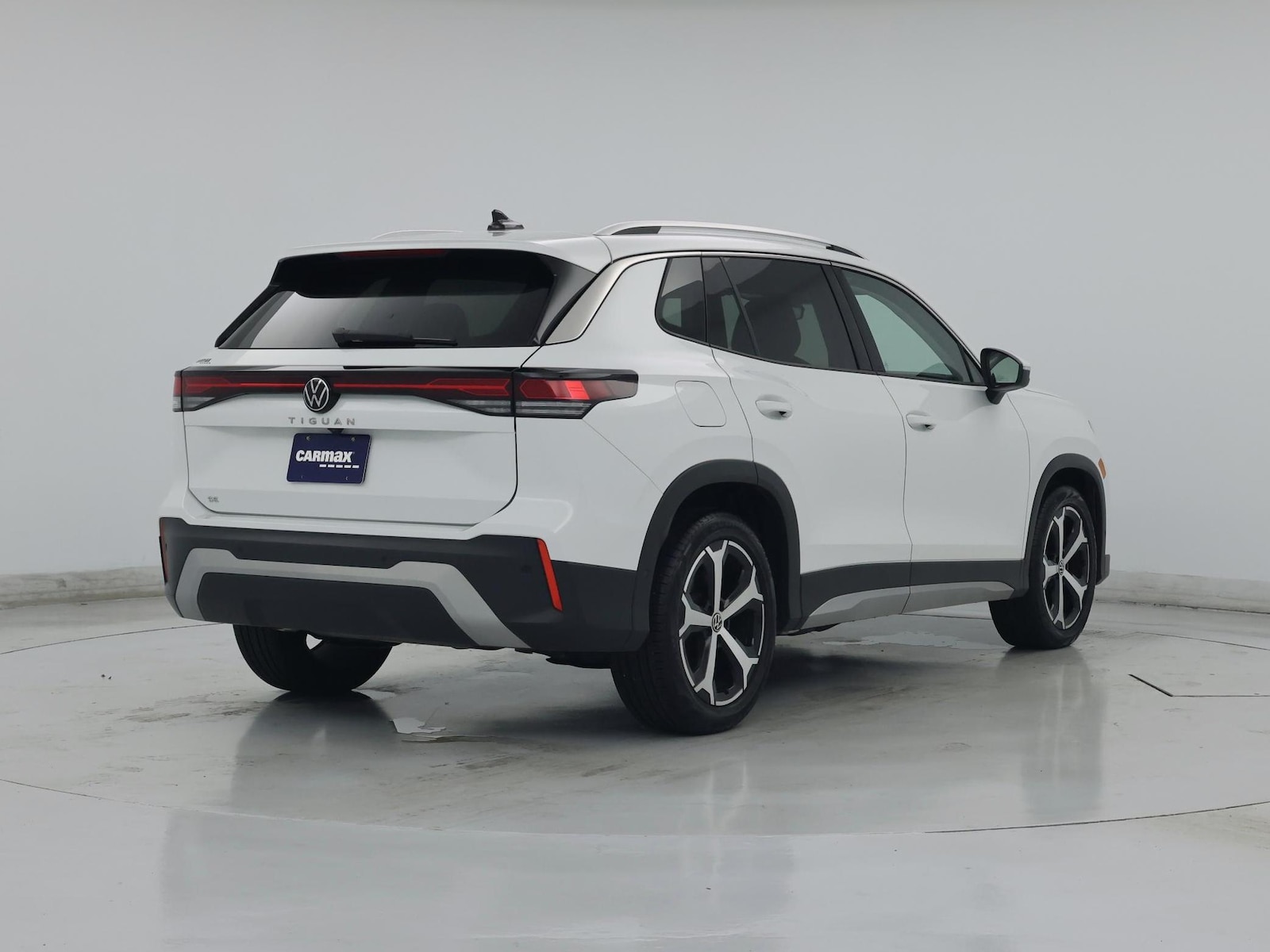 2026 Volkswagen Tiguan SE - Photo 9