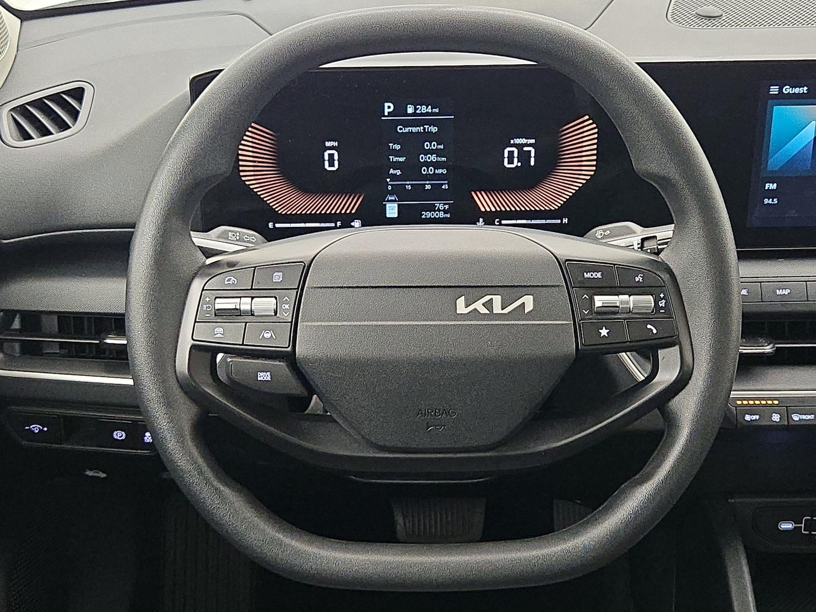 2025 Kia K4 LXS - Photo 11