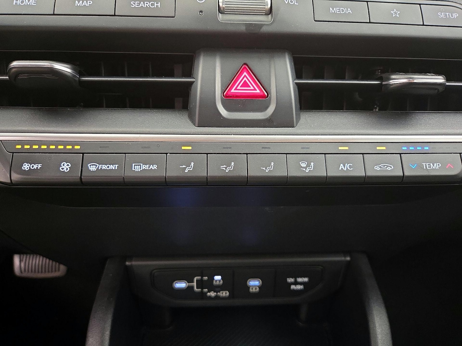 2025 Kia K4 LXS - Photo 17