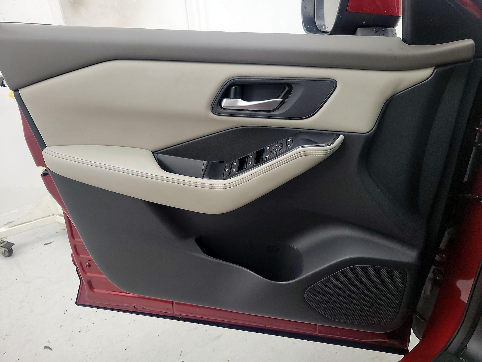 2025 Nissan Rogue SV - Photo 13