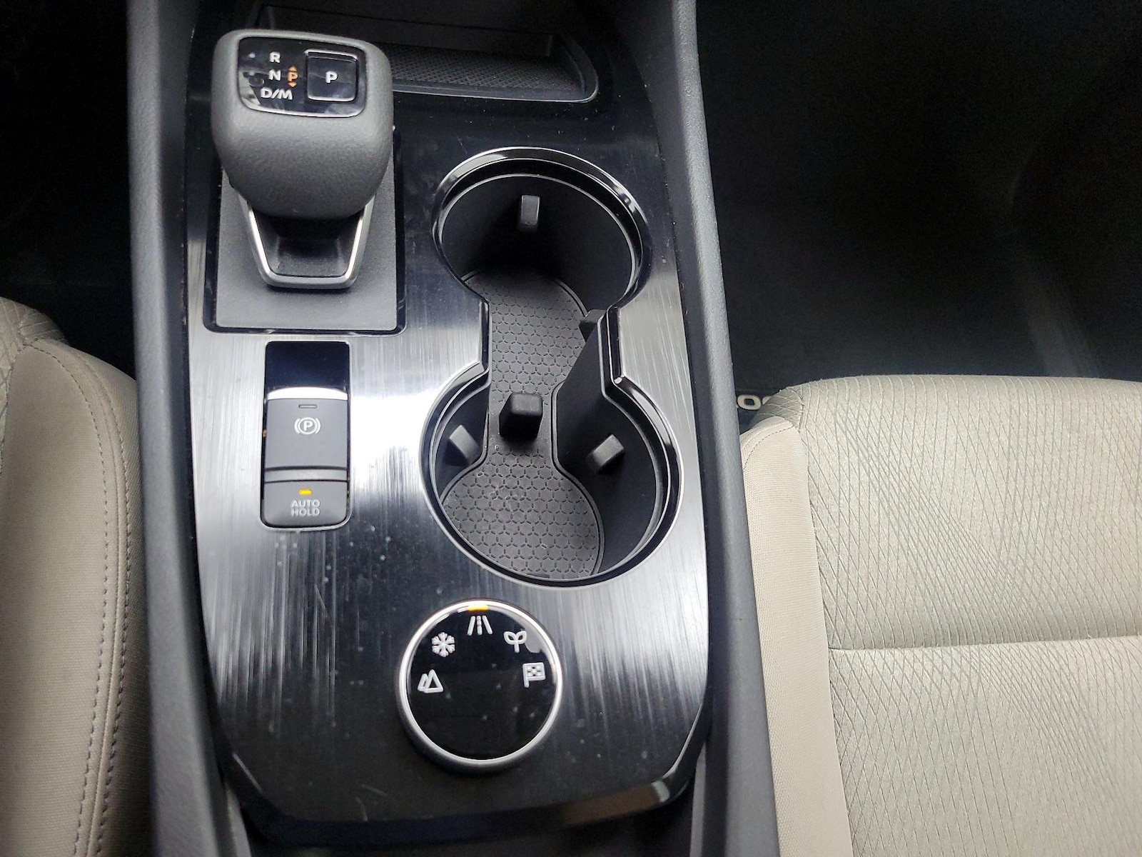 2025 Nissan Rogue SV - Photo 18