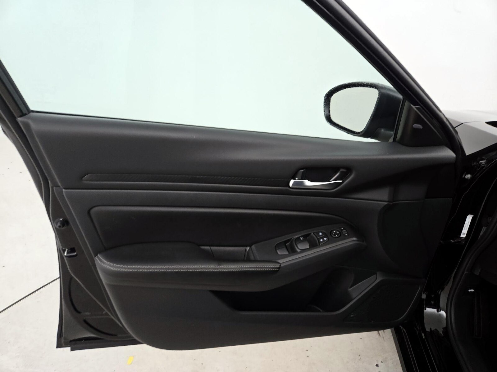 2025 Nissan Altima SV - Photo 13