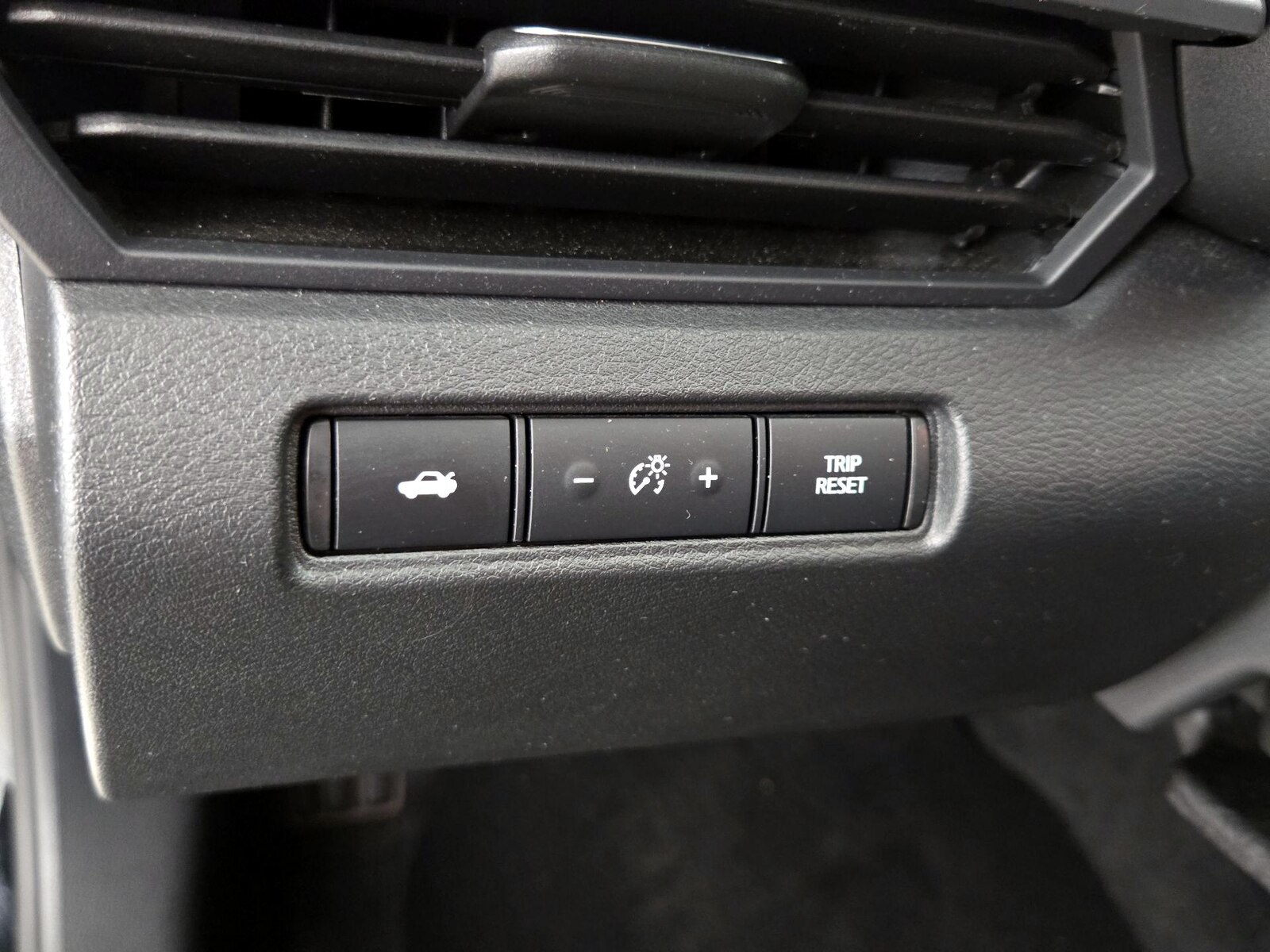 2025 Nissan Altima SV - Photo 14