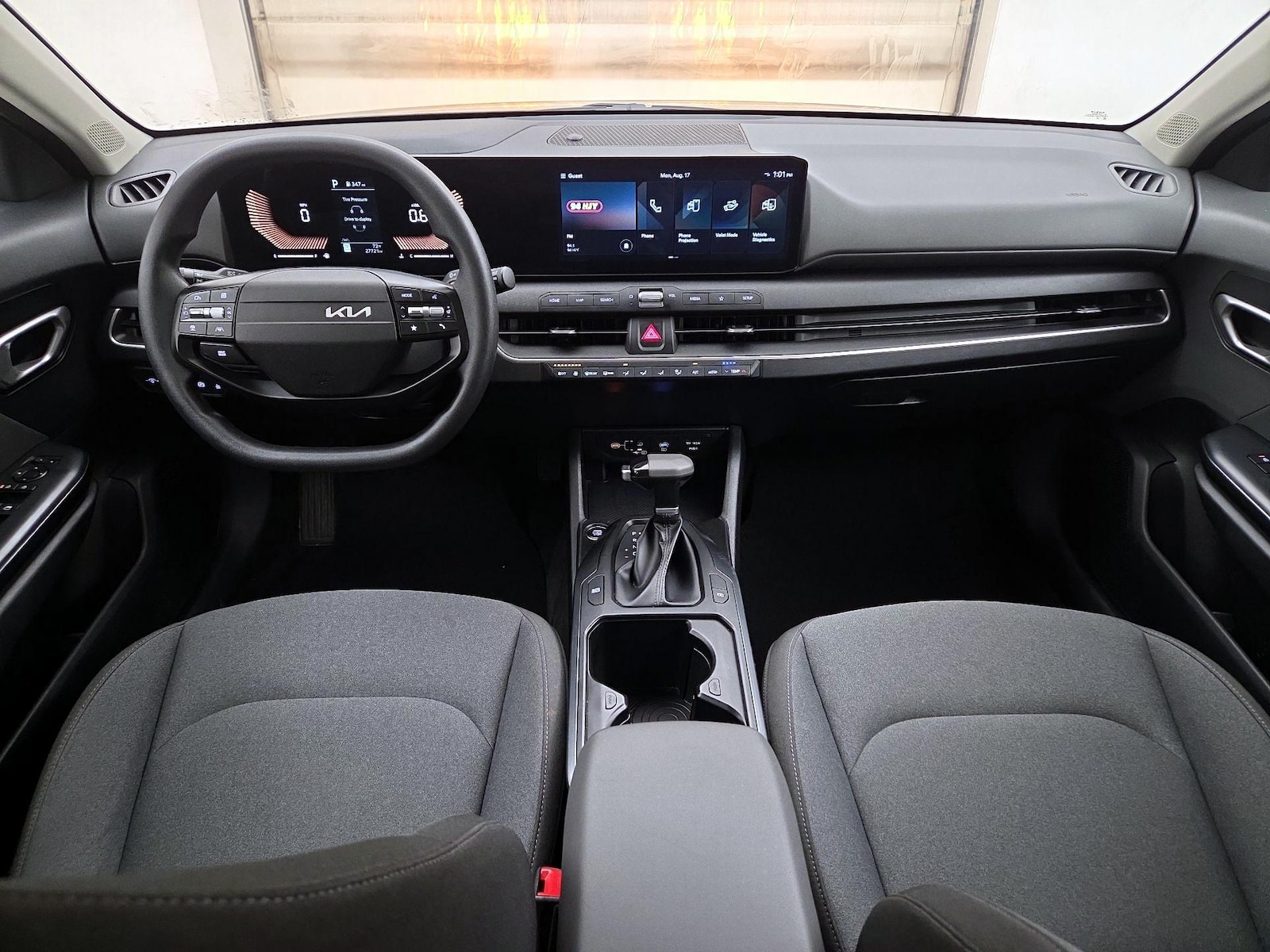 2025 Kia K4 LXS - Photo 10