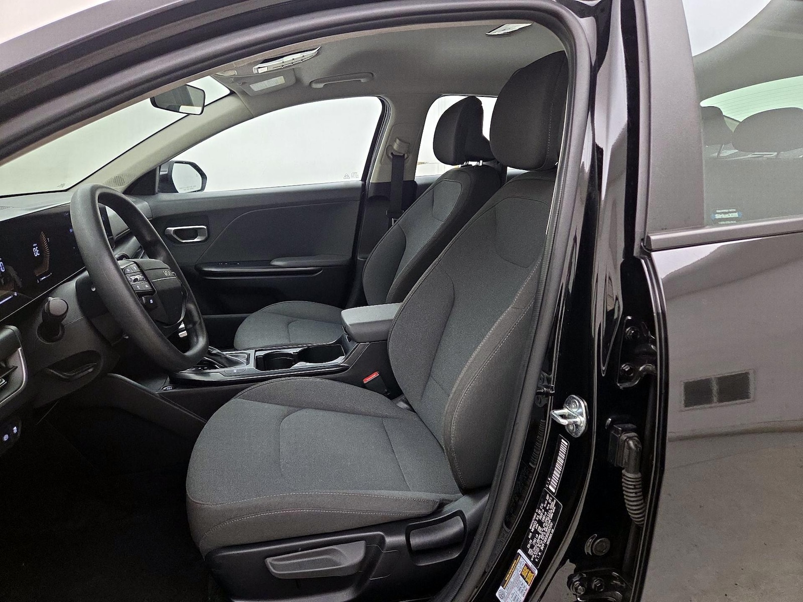 2025 Kia K4 LXS - Photo 12