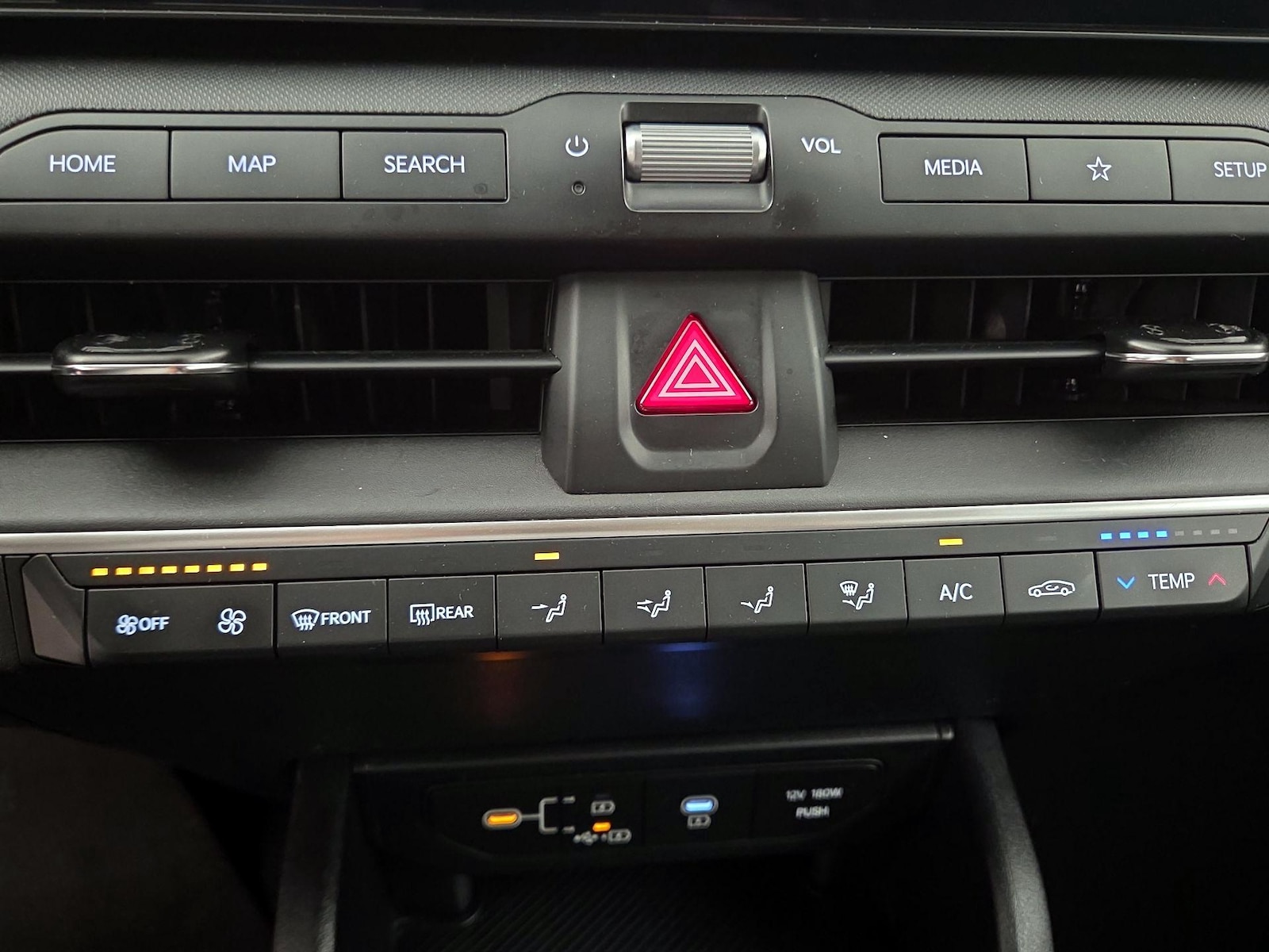2025 Kia K4 LXS - Photo 17