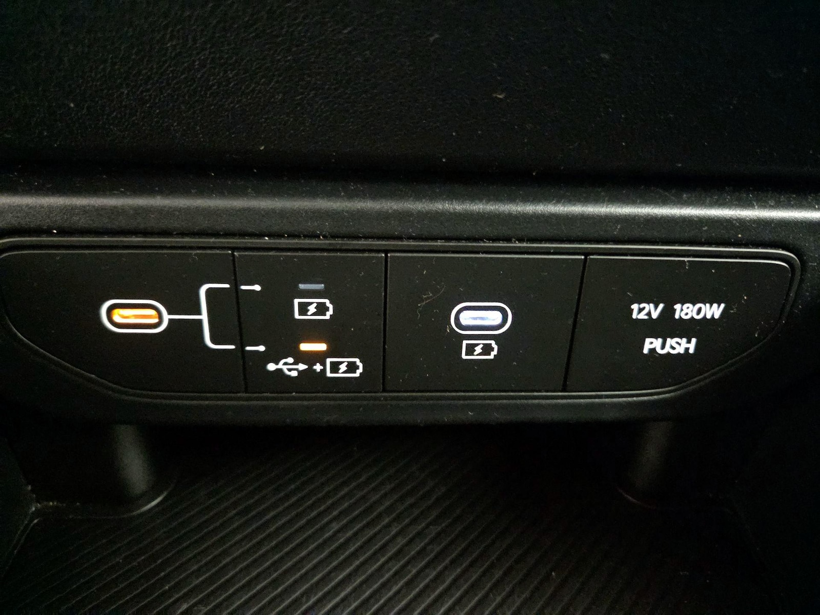 2025 Kia K4 LXS - Photo 19
