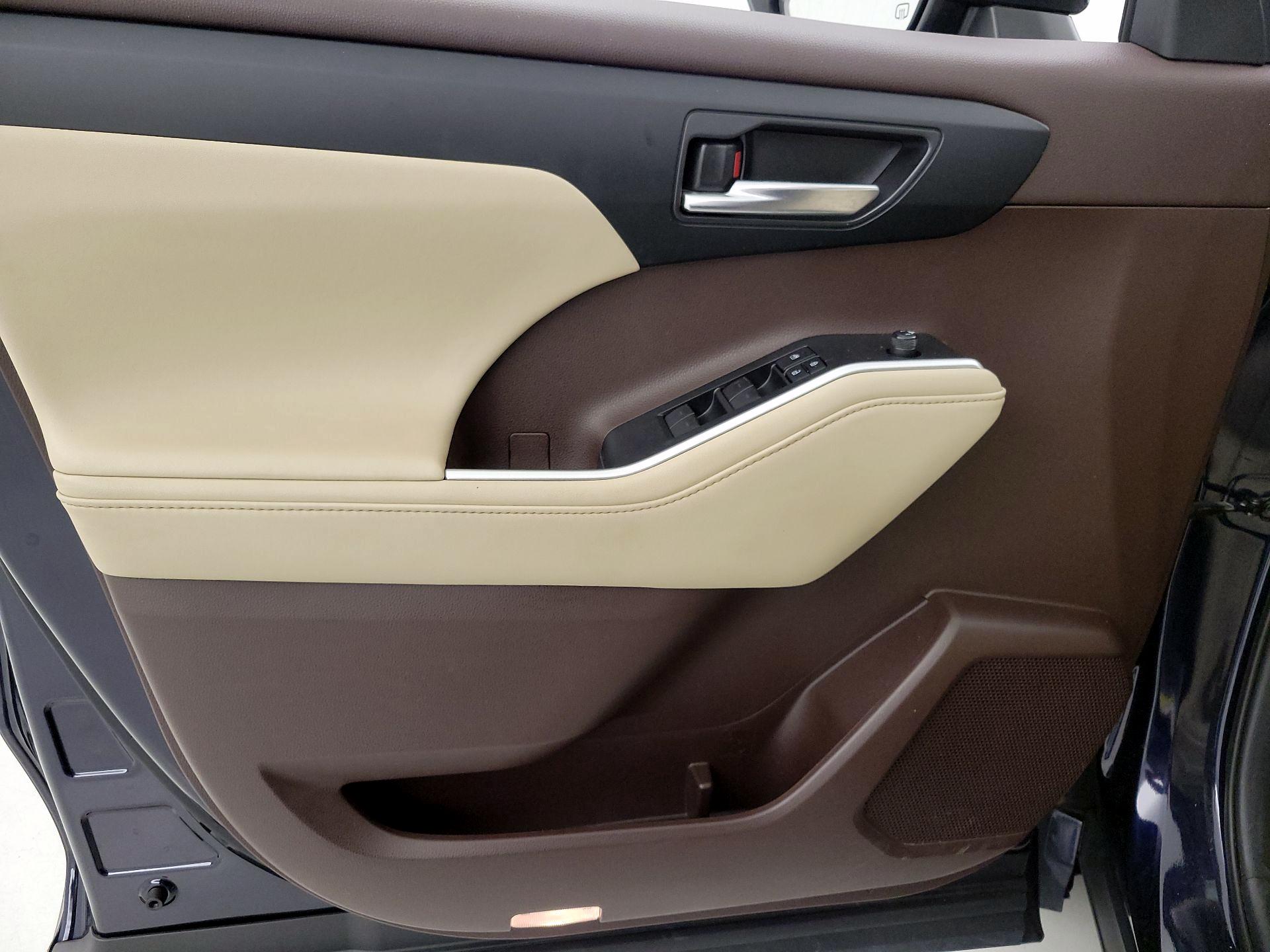 Thumbnail: 2020 Toyota Highlander - 12