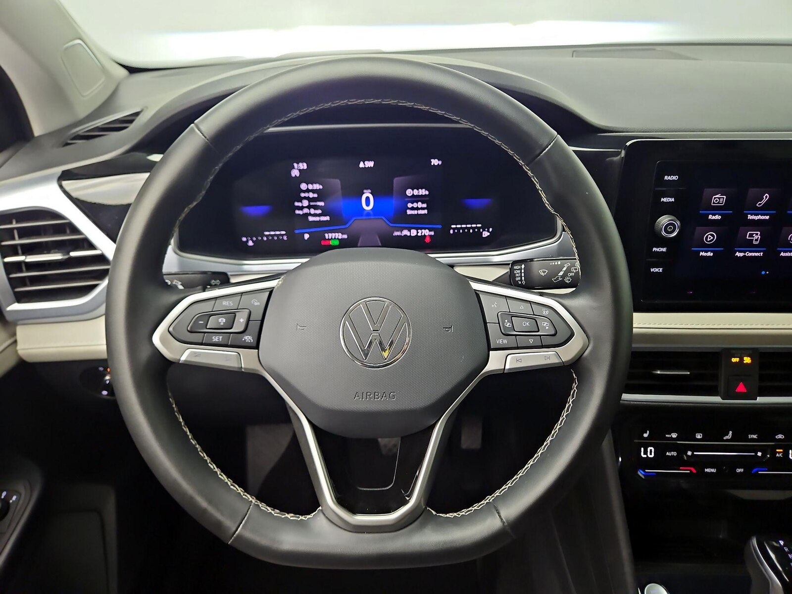 2026 Volkswagen Taos SE, photo 11
