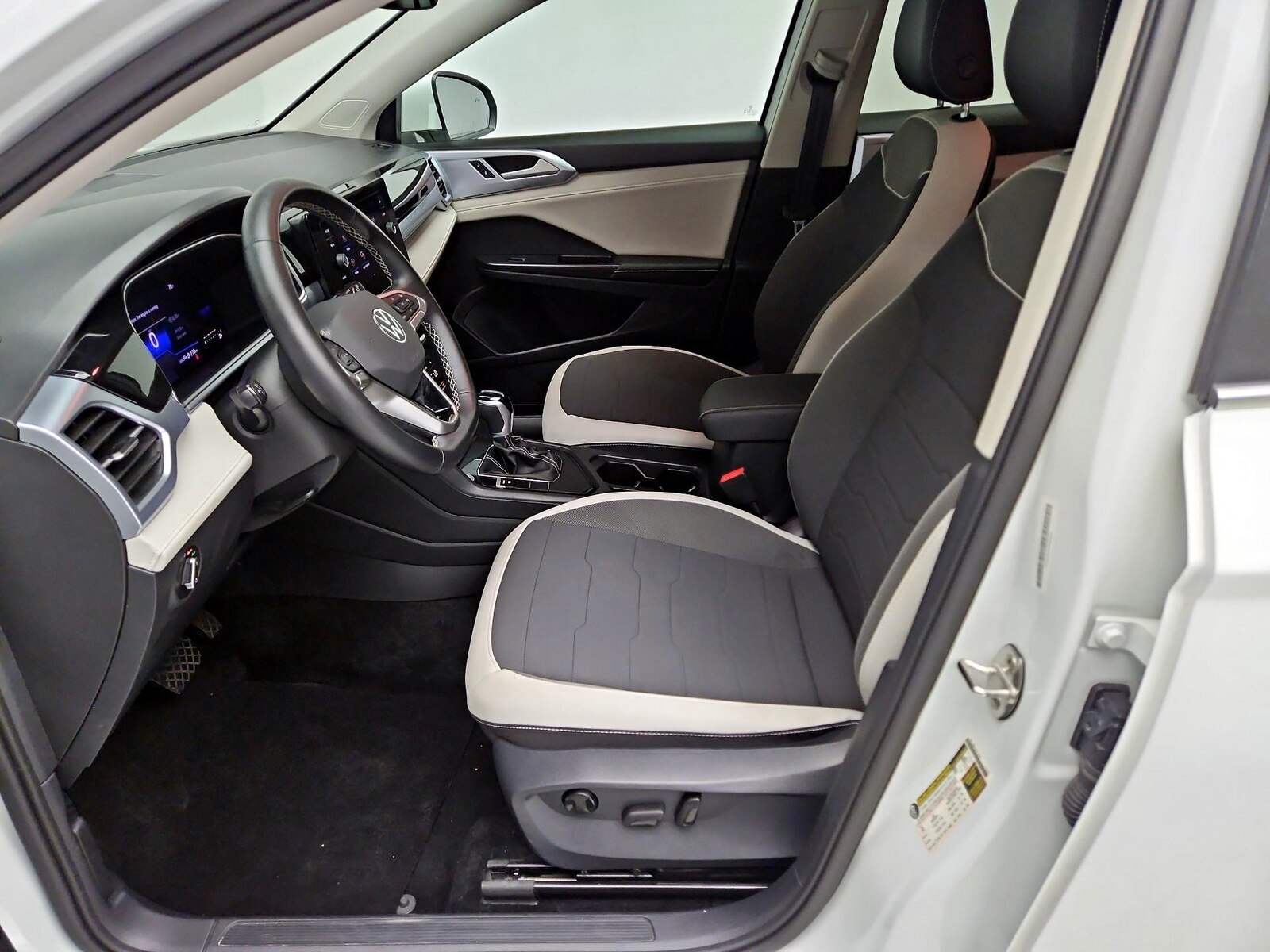 2026 Volkswagen Taos SE, photo 12