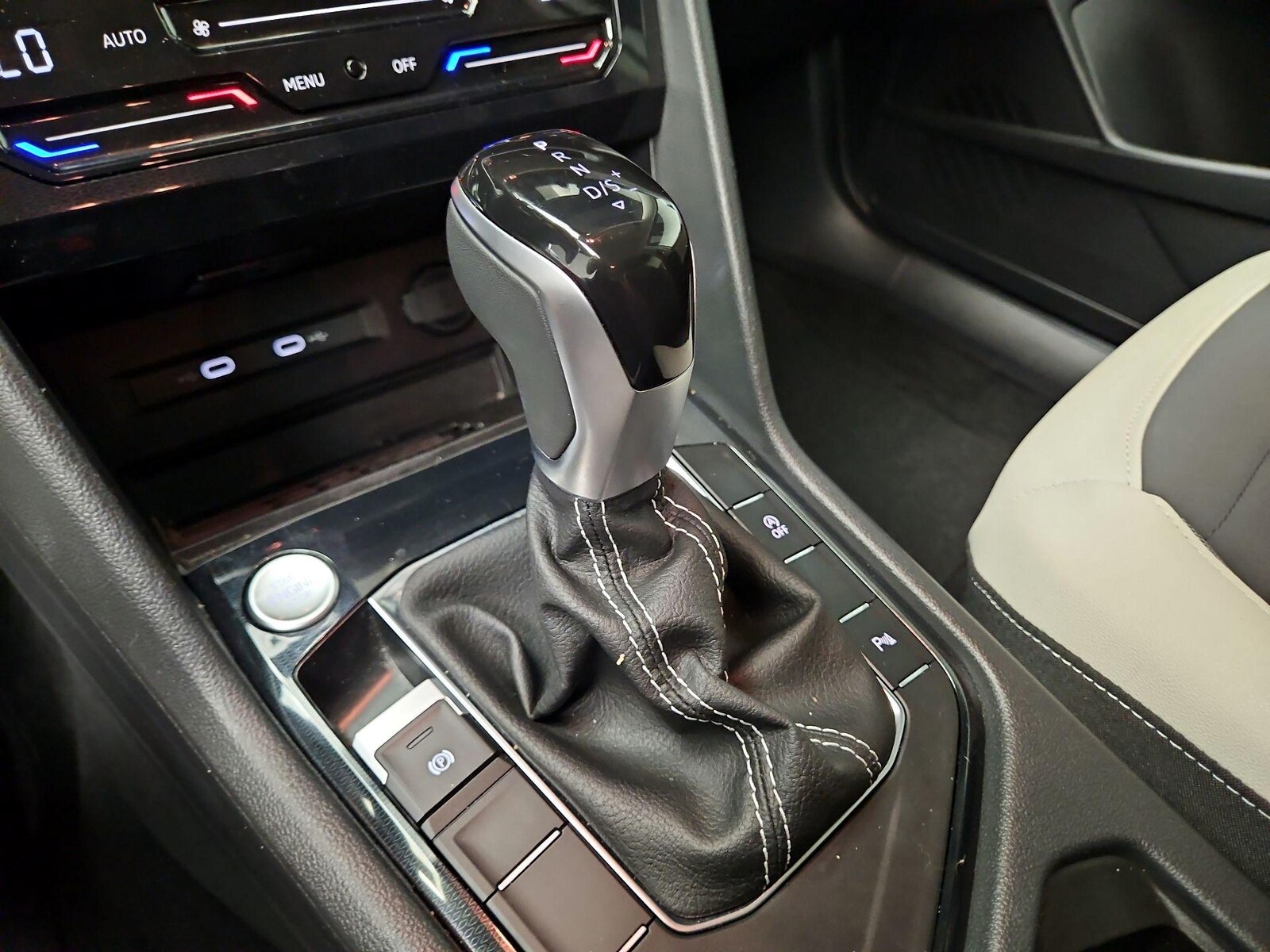 2026 Volkswagen Taos SE, photo 18