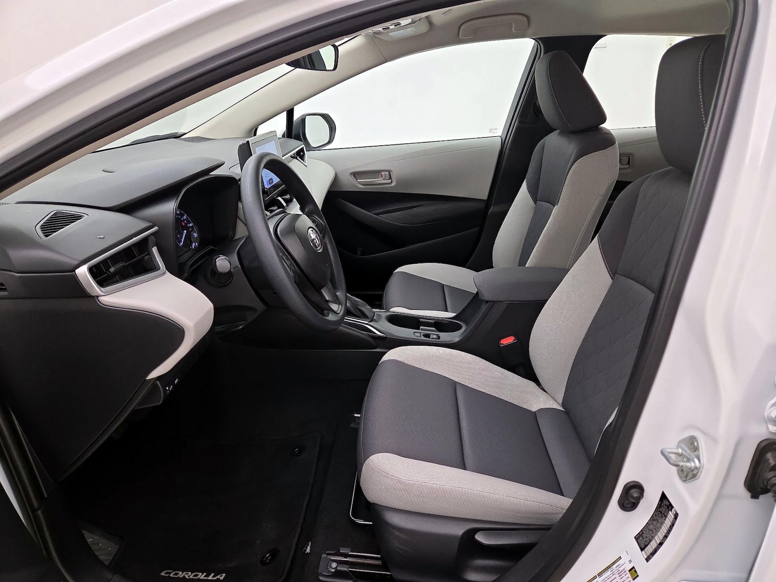 2024 Toyota Corolla LE - Photo 12