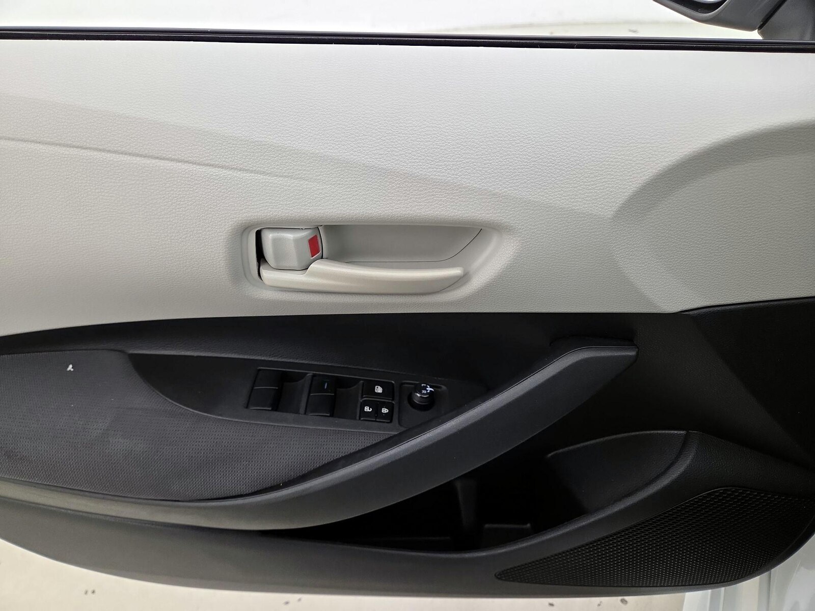 2024 Toyota Corolla LE - Photo 13