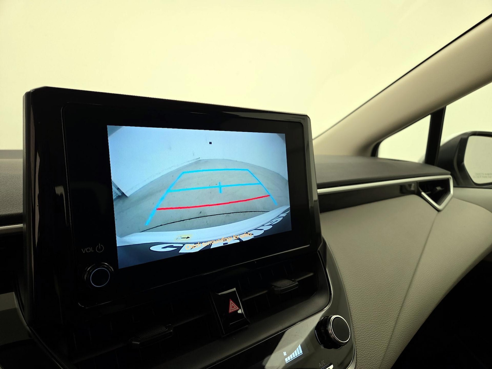 2024 Toyota Corolla LE - Photo 14
