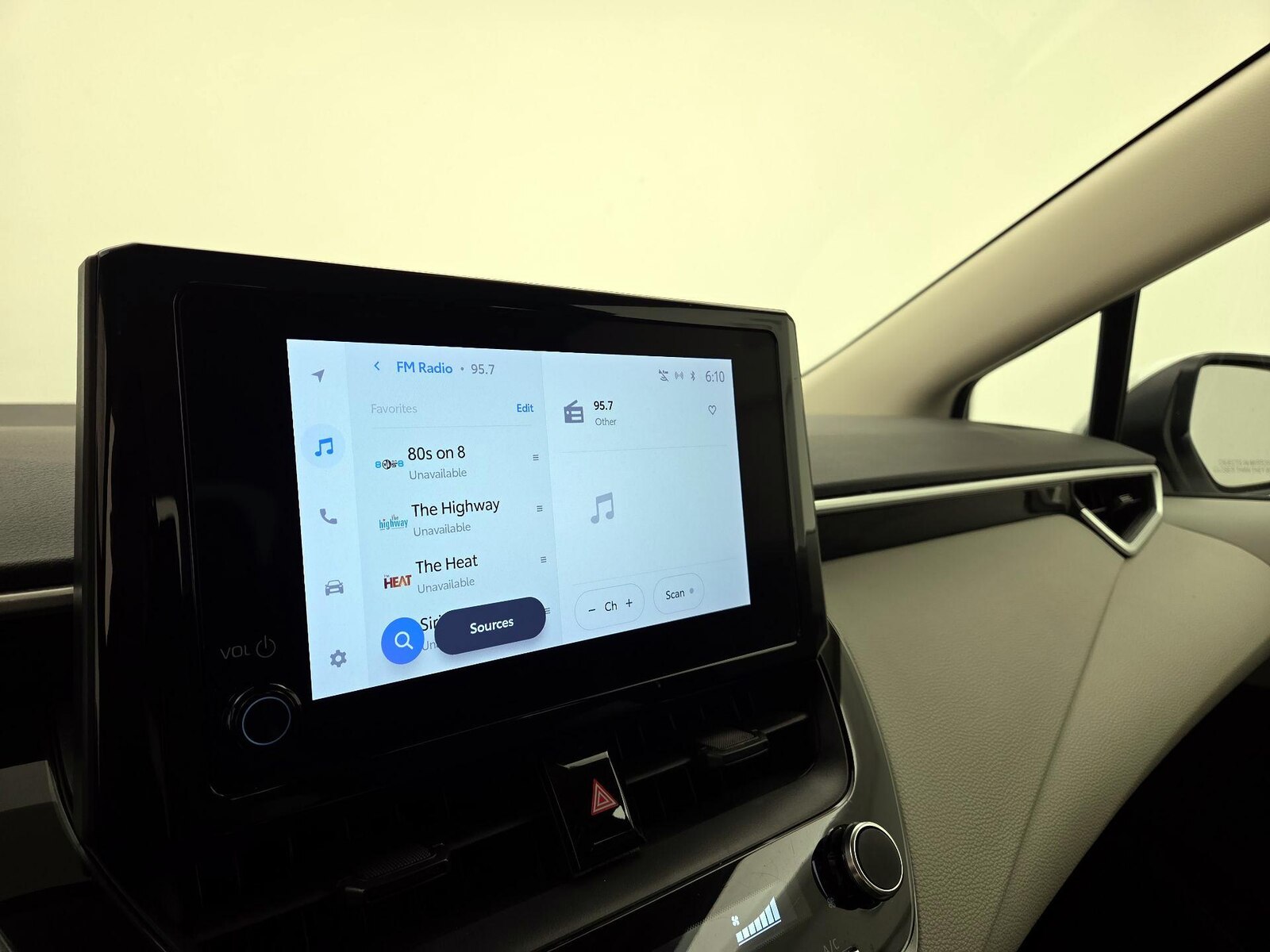 2024 Toyota Corolla LE - Photo 15