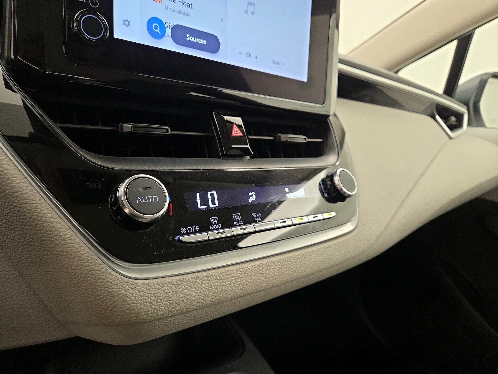 2024 Toyota Corolla LE - Photo 16