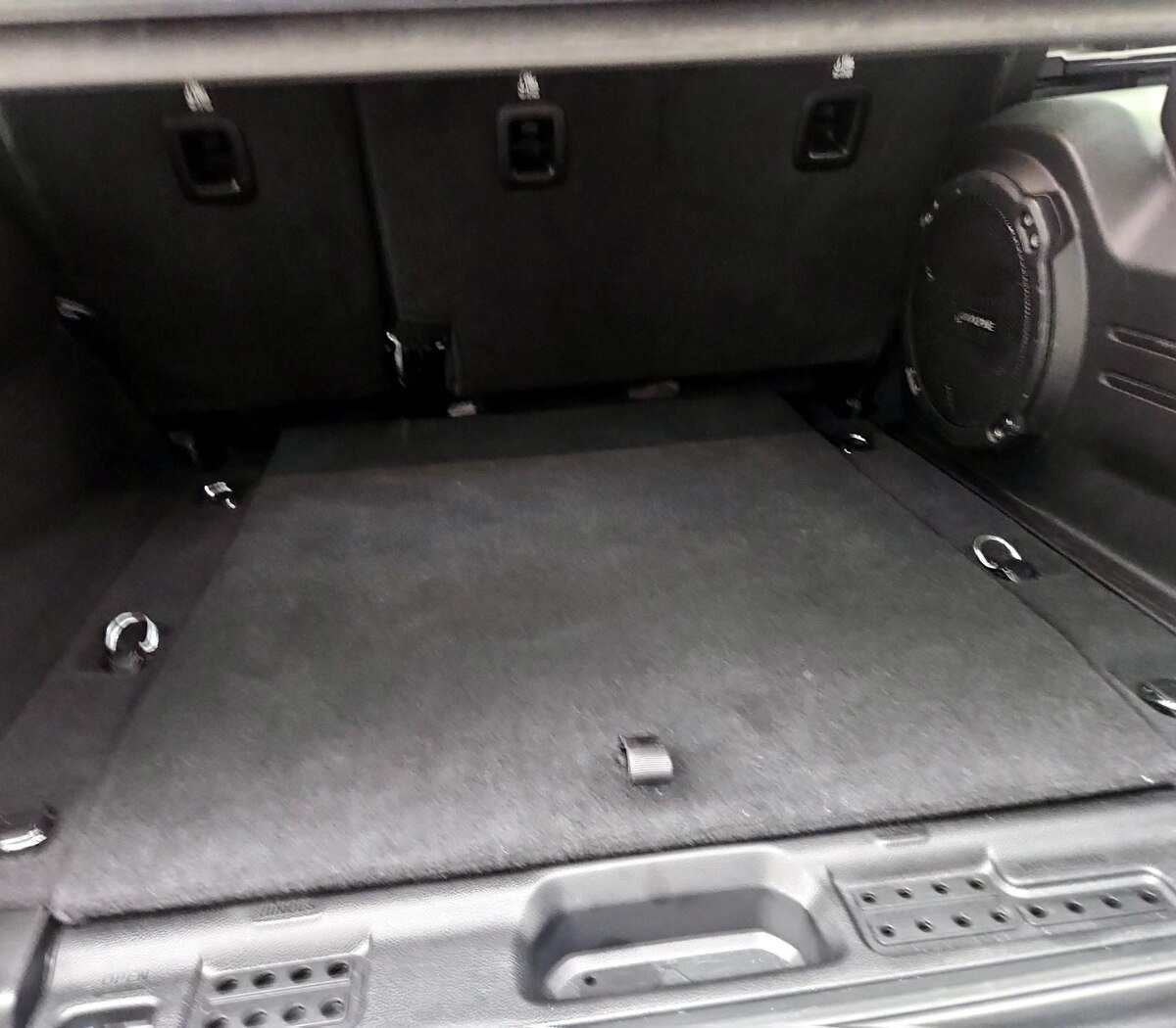 Trunk/Cargo (Seats Up)