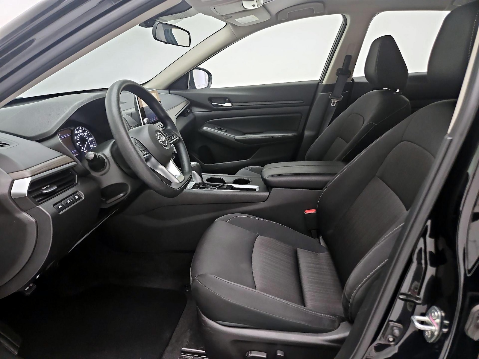 2025 Nissan Altima SV - Photo 12
