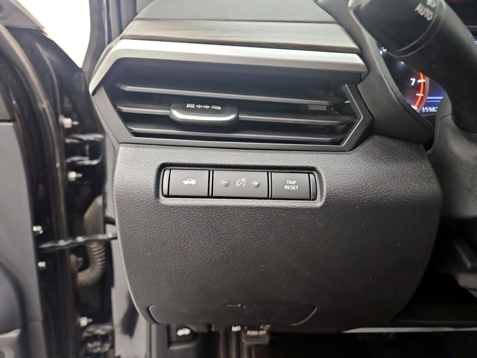 2025 Nissan Altima SV - Photo 14