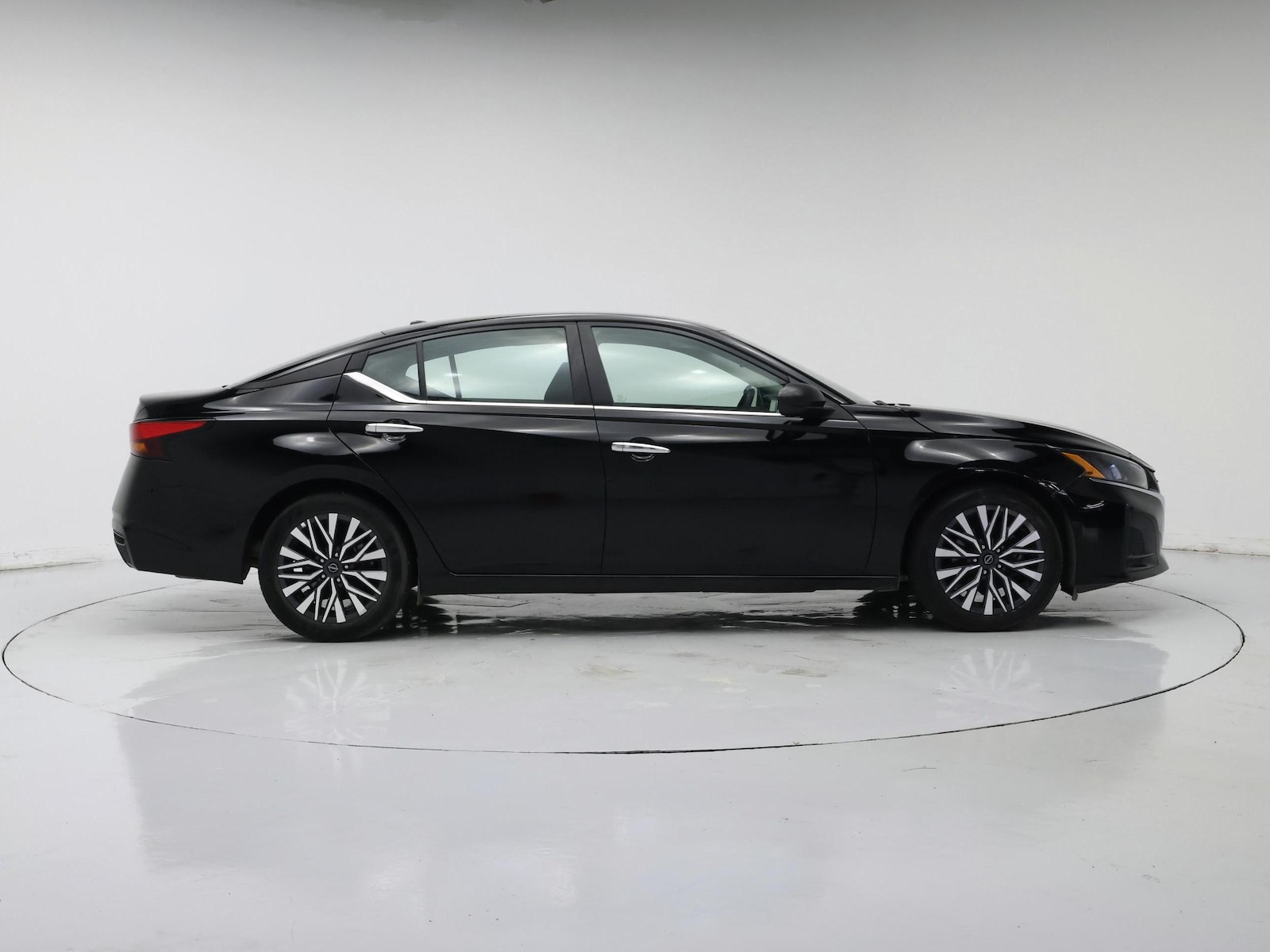 2025 Nissan Altima SV - Photo 8