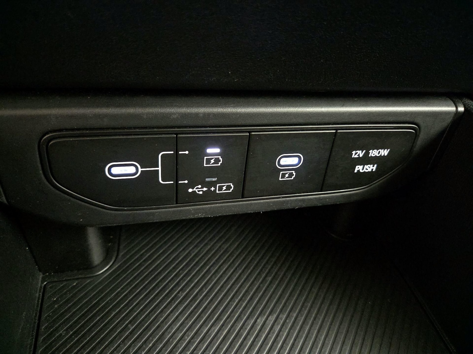 2025 Kia K4 LXS - Photo 19