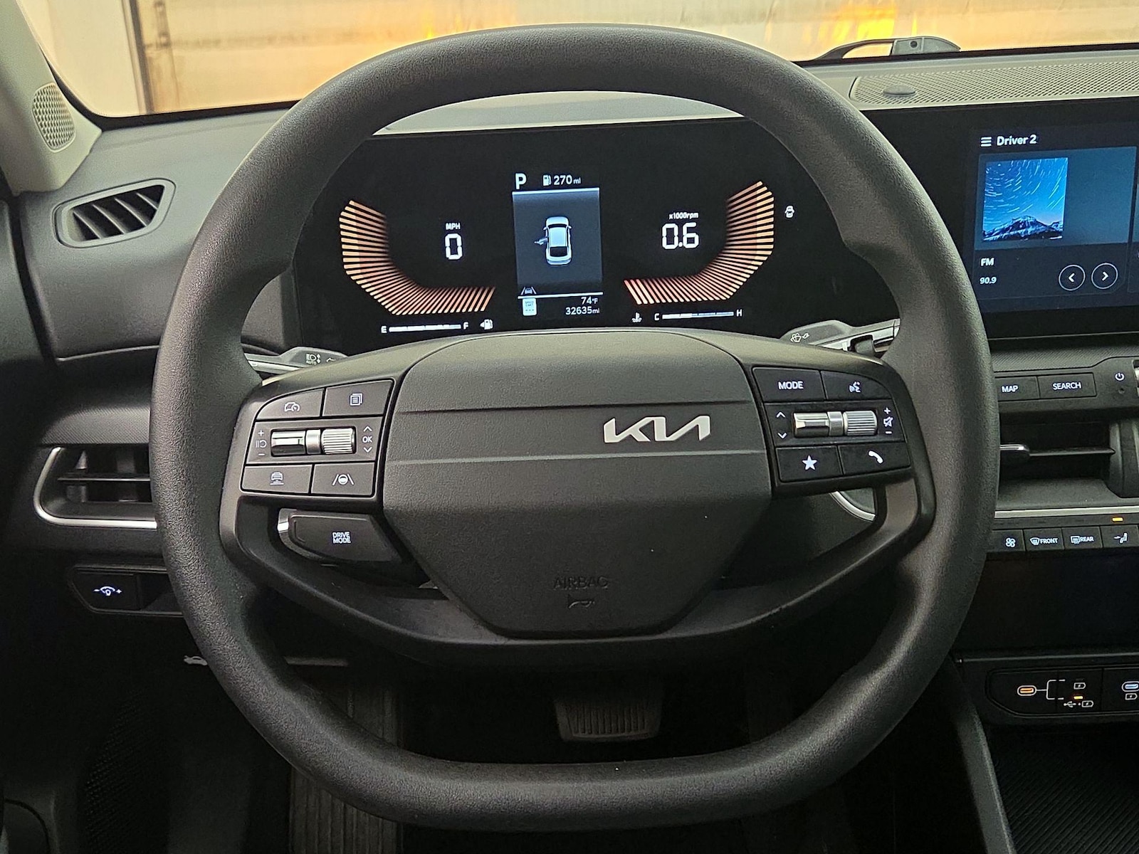 2025 Kia K4 LXS - Photo 11