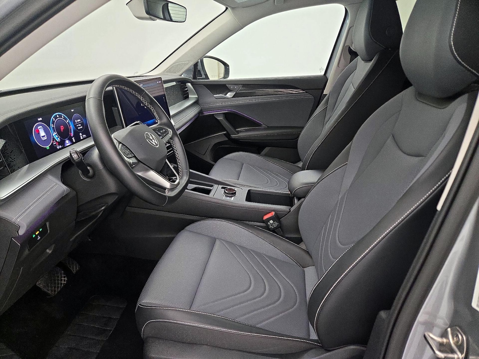 2026 Volkswagen Tiguan SE - Photo 12
