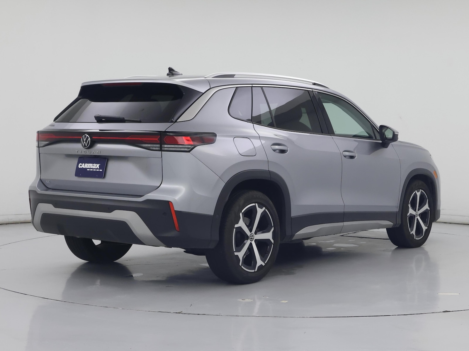 2026 Volkswagen Tiguan SE - Photo 9