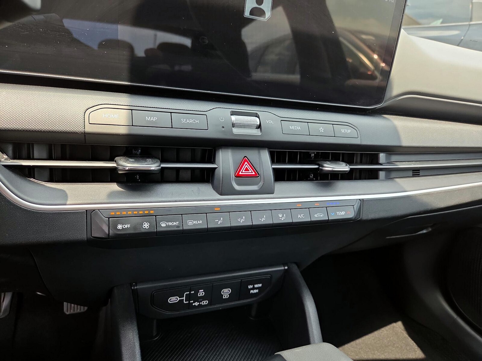 2025 Kia K4 LXS - Photo 17