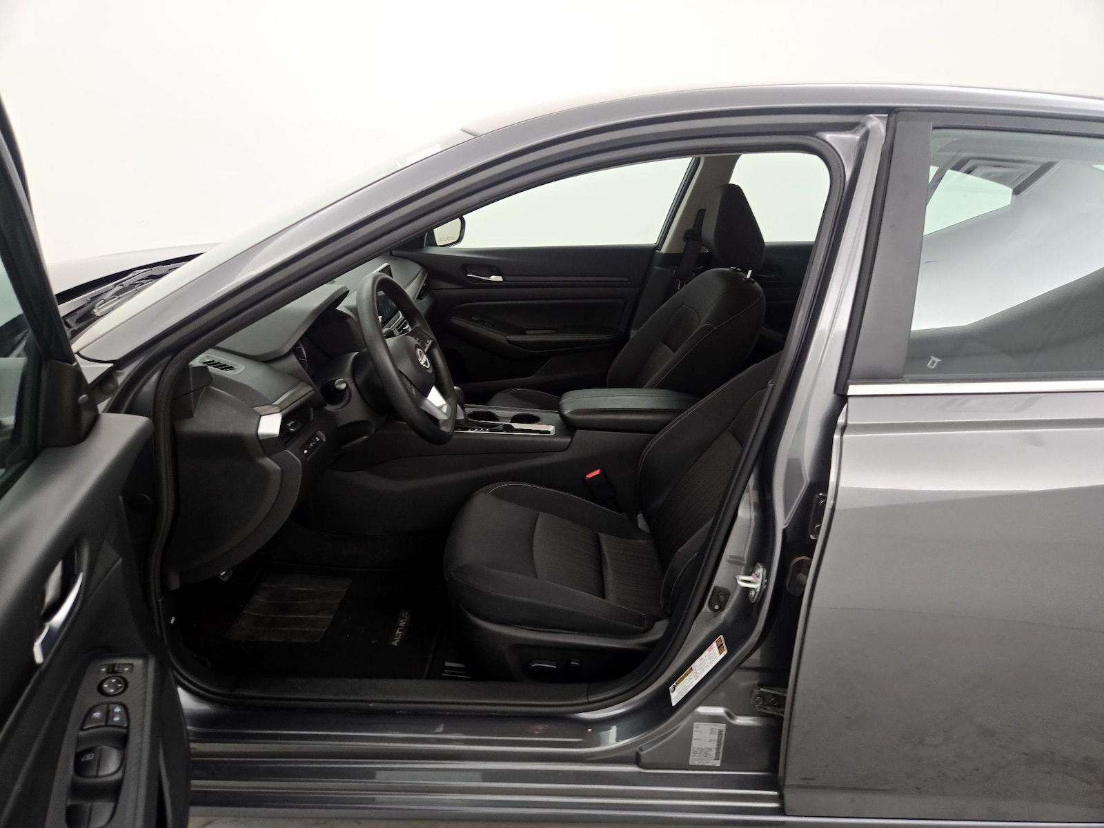 2025 Nissan Altima SV - Photo 12