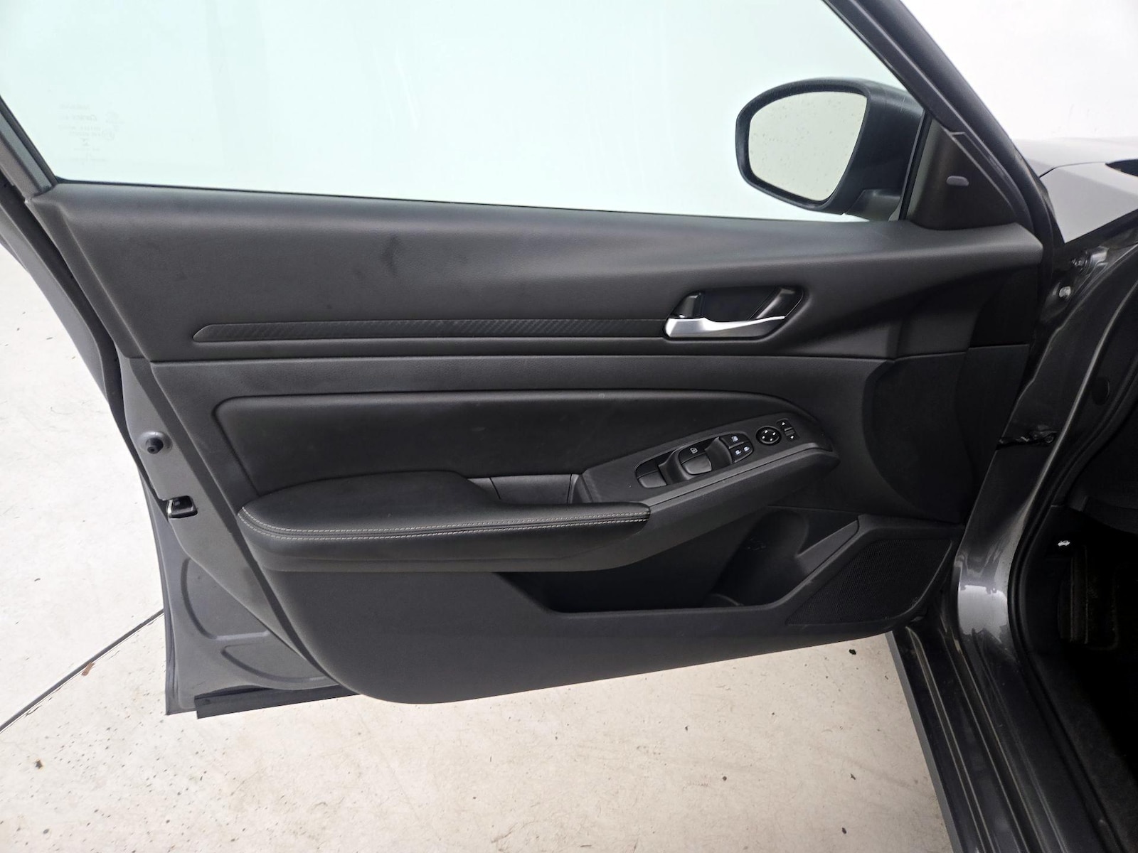 2025 Nissan Altima SV - Photo 13