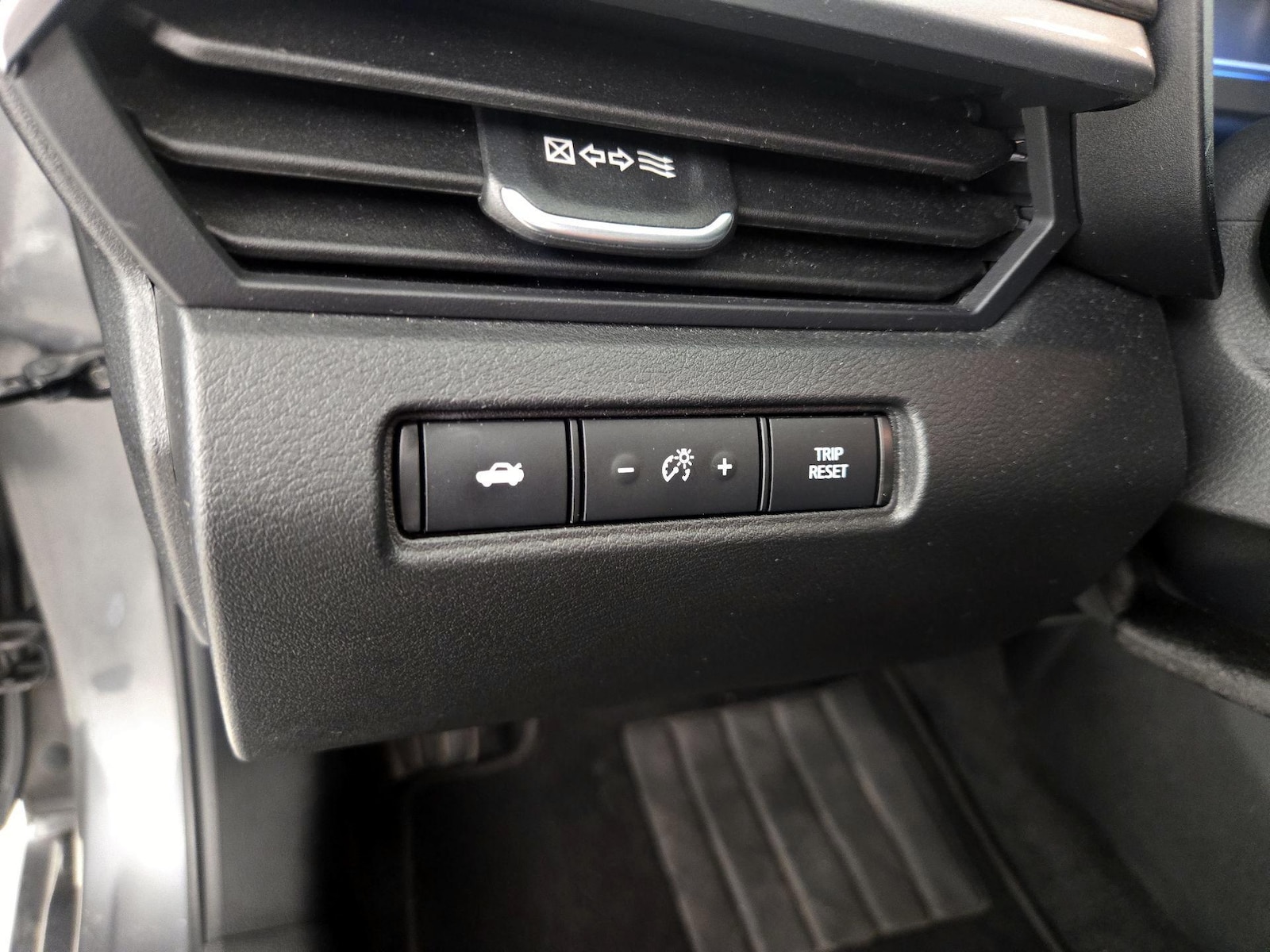 2025 Nissan Altima SV - Photo 14