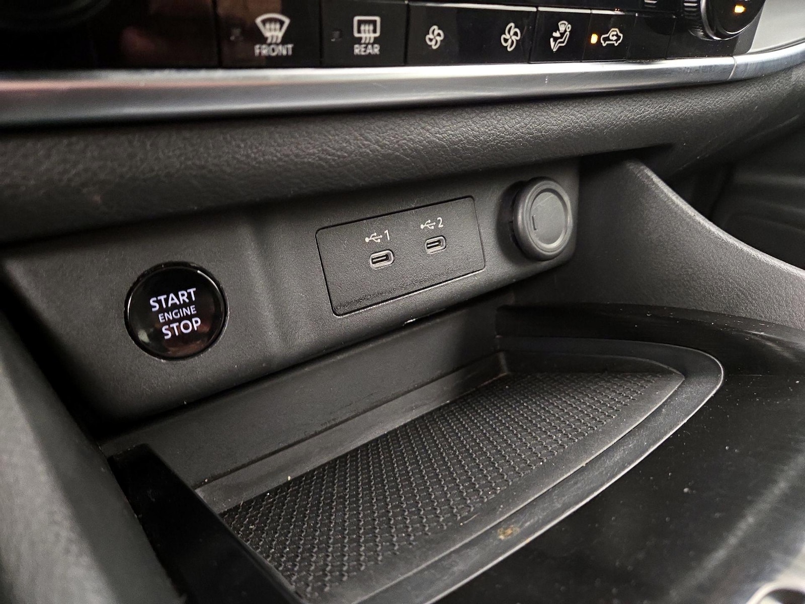 2025 Nissan Rogue SV - Photo 19