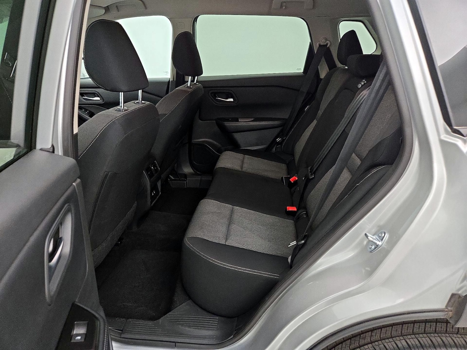 2025 Nissan Rogue SV - Photo 20