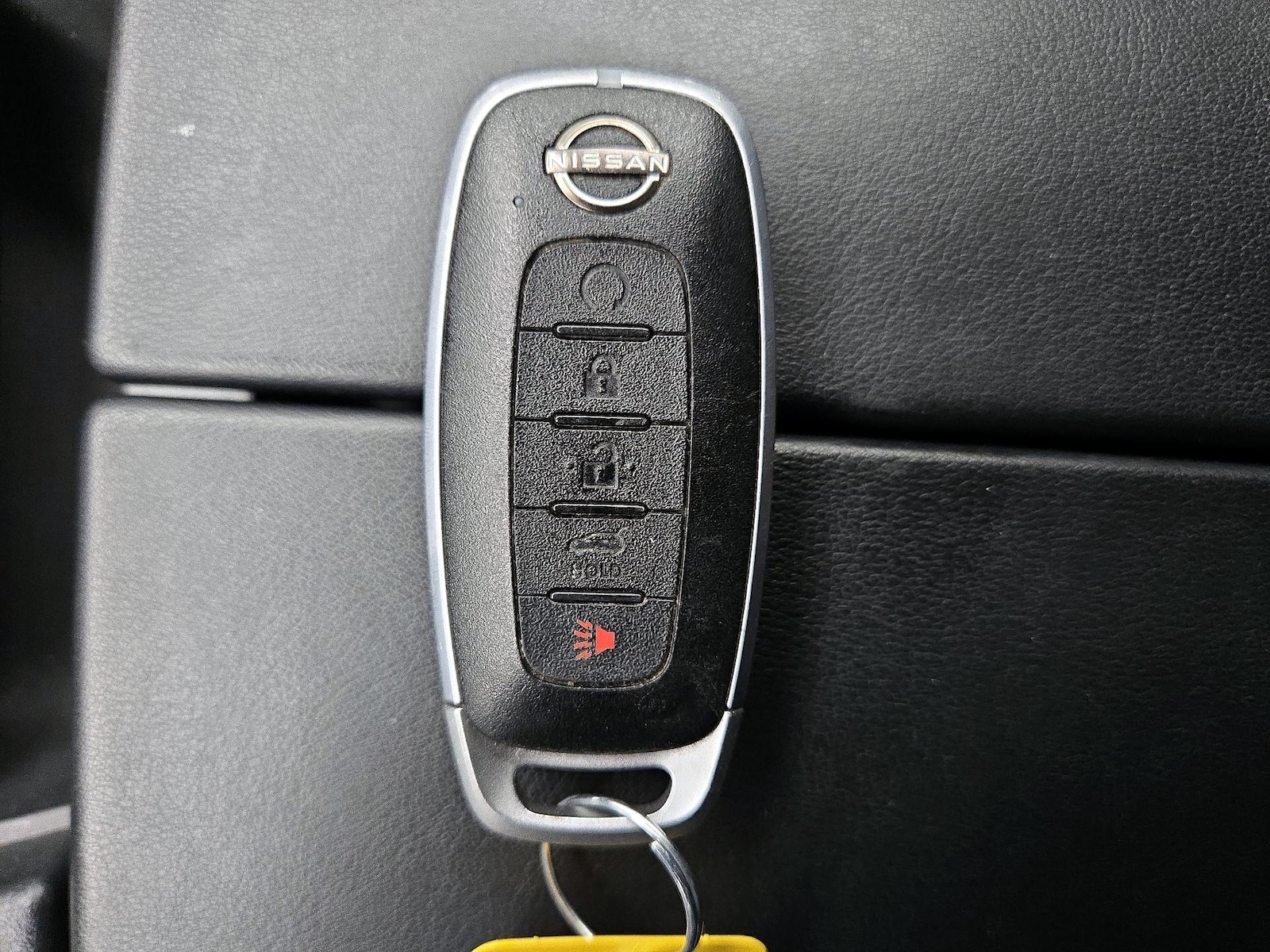 2025 Nissan Rogue SV - Photo 23