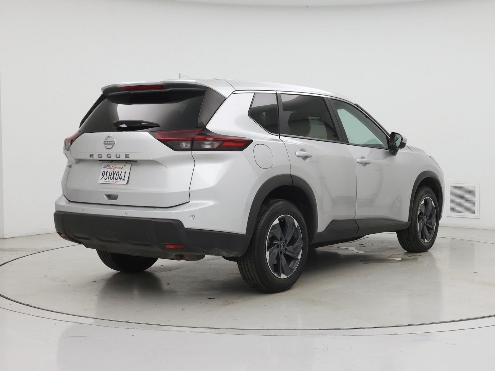 2025 Nissan Rogue SV - Photo 9