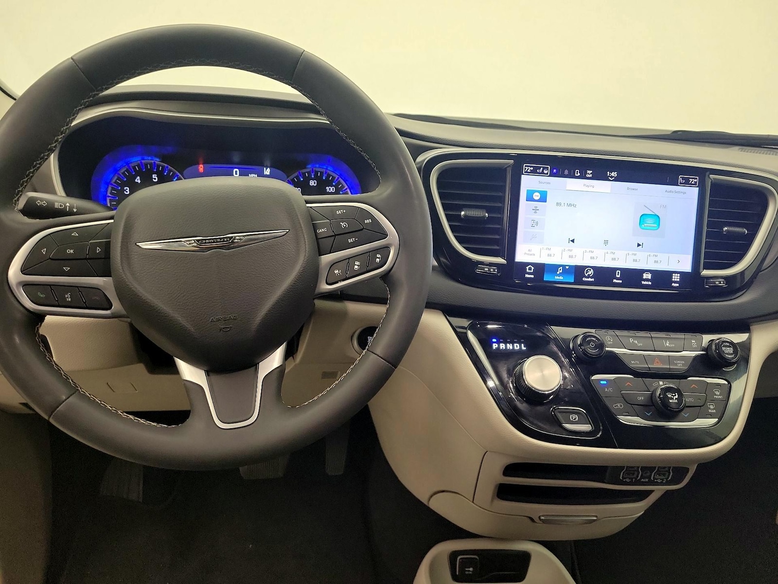 2024 Chrysler Pacifica Touring L - Photo 10