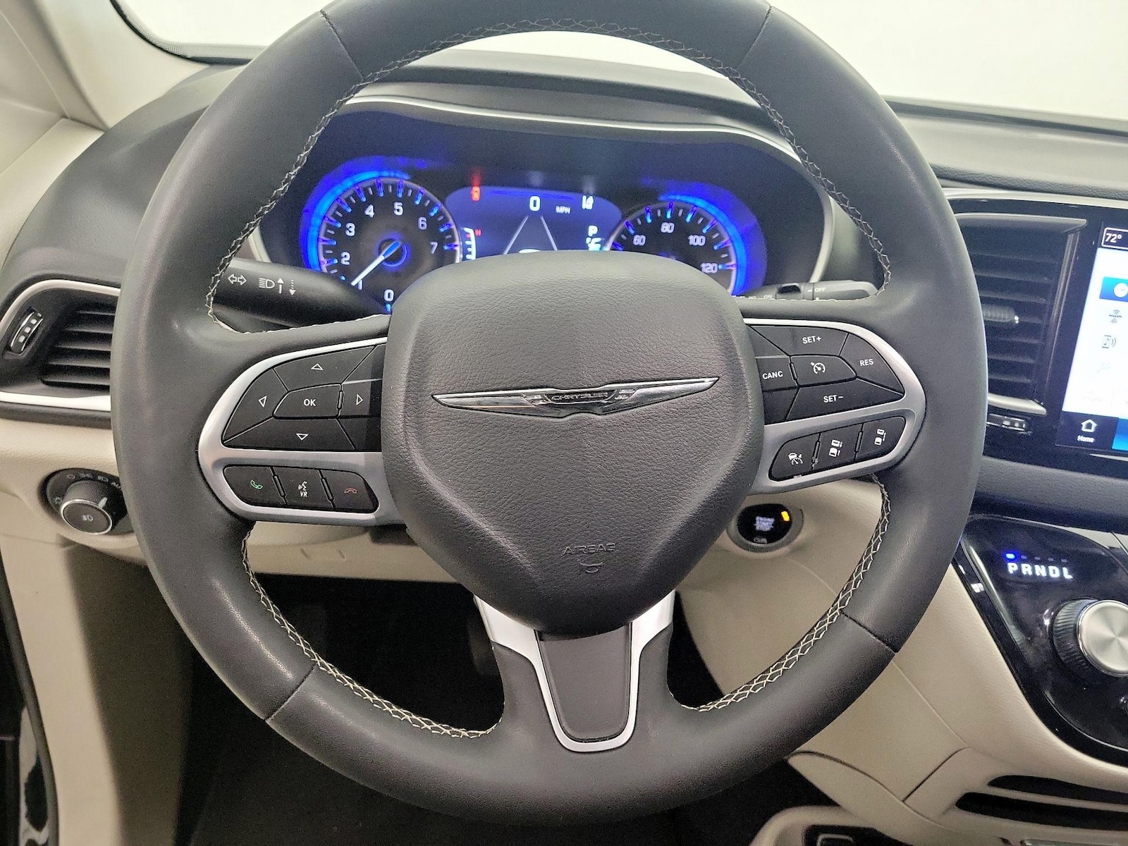 2024 Chrysler Pacifica Touring L - Photo 11