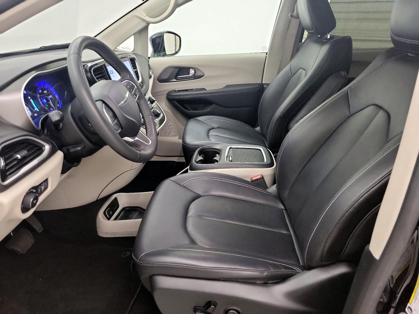 2024 Chrysler Pacifica Touring L - Photo 12