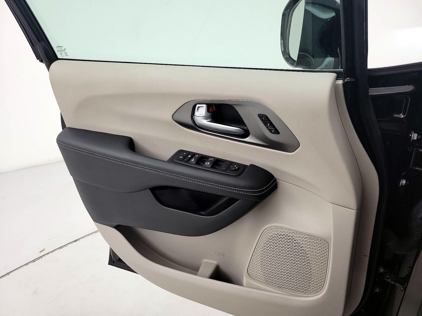 2024 Chrysler Pacifica Touring L - Photo 13