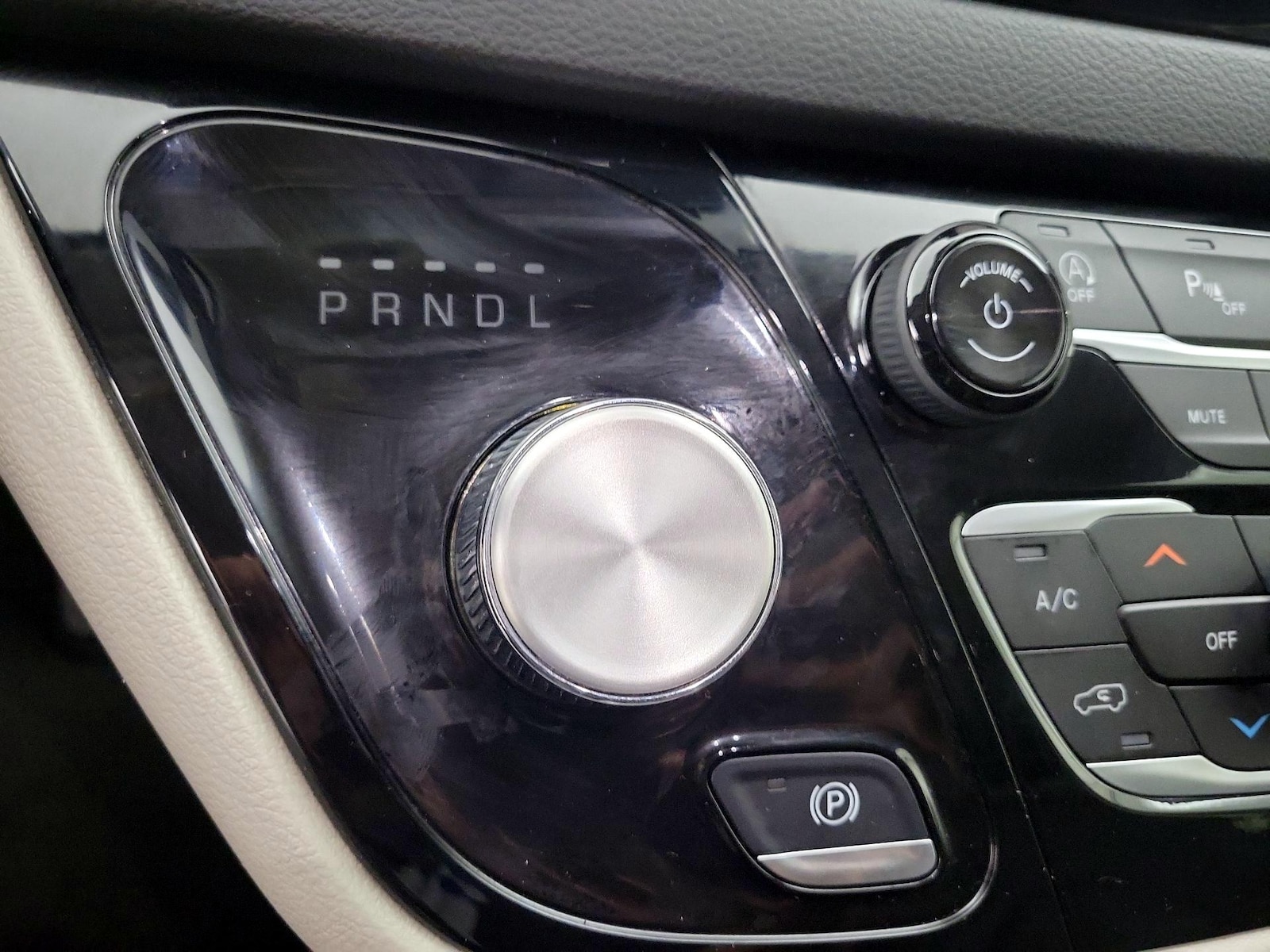 2024 Chrysler Pacifica Touring L - Photo 18