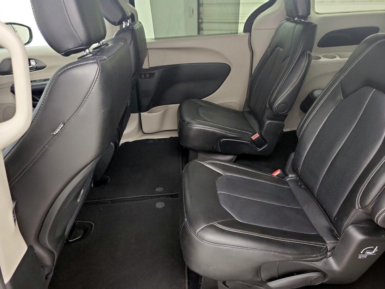 2024 Chrysler Pacifica Touring L - Photo 20