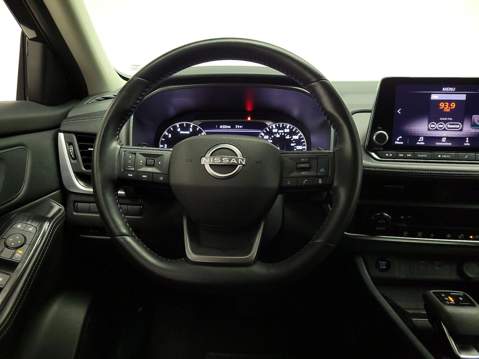 2025 Nissan Rogue SV - Photo 11