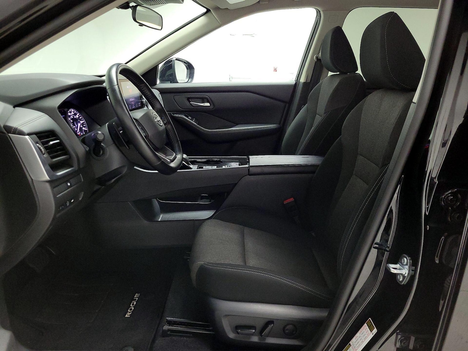 2025 Nissan Rogue SV - Photo 12