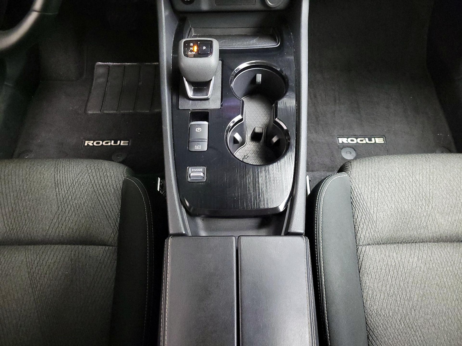 2025 Nissan Rogue SV - Photo 18