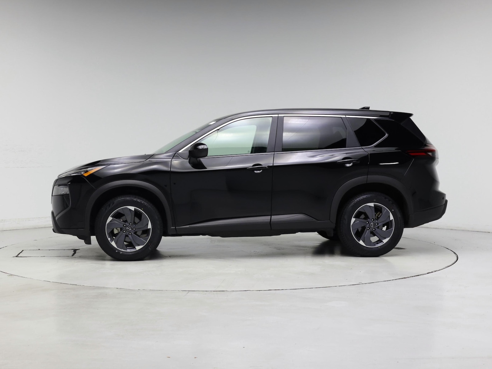 2025 Nissan Rogue SV - Photo 4